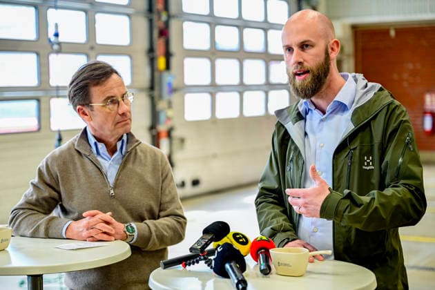 REVINGE, SWEDEN 20260521 Prime Minister Ulf Kristersson M and Carl Oskar Bohlin M , Minister for Civil Defense, announce during a visit to the Civil Defense Agency in Revinge, that they want to set up a drone defense consisting of thousands of protection trained people REVINGE SWEDEN x50090x  Copyright: xJohanxNilsson TTx DRÖNARVÄRN KRISTERSSON OCH BOHLIN t4vXXBv1YB4