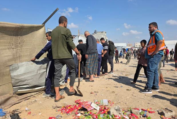 Palestinian Rescue Teams Inspect Site of Israeli Strike in Khan Younis Palestinian paramedics, civil defense crews and residents inspect the site of an Israeli airstrike that targeted a tent sheltering displaced people in the Mawasi area of Khan Younis in the southern Gaza Strip, on May 21, 2026. According to local sources, the strike wounded several displaced Palestinians, sparked a fire in the targeted tent and caused extensive damage to nearby tents. Photo by Tariq Mohammad APA Images Khan Yunis Gaza Strip Palestinian Territory 210526_Khan_Yunis_TM_02(7) Copyright: xapaimagesxTariqxMohammad xapaimagesx