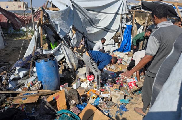 Palestinian Rescue Teams Inspect Site of Israeli Strike in Khan Younis Palestinian paramedics, civil defense crews and residents inspect the site of an Israeli airstrike that targeted a tent sheltering displaced people in the Mawasi area of Khan Younis in the southern Gaza Strip, on May 21, 2026. According to local sources, the strike wounded several displaced Palestinians, sparked a fire in the targeted tent and caused extensive damage to nearby tents. Photo by Tariq Mohammad APA Images Khan Yunis Gaza Strip Palestinian Territory 210526_Khan_Yunis_TM_02(9) Copyright: xapaimagesxTariqxMohammad xapaimagesx