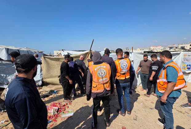 Palestinian Rescue Teams Inspect Site of Israeli Strike in Khan Younis Palestinian paramedics, civil defense crews and residents inspect the site of an Israeli airstrike that targeted a tent sheltering displaced people in the Mawasi area of Khan Younis in the southern Gaza Strip, on May 21, 2026. According to local sources, the strike wounded several displaced Palestinians, sparked a fire in the targeted tent and caused extensive damage to nearby tents. Photo by Tariq Mohammad APA Images Khan Yunis Gaza Strip Palestinian Territory 210526_Khan_Yunis_TM_02(4) Copyright: xapaimagesxTariqxMohammad xapaimagesx
