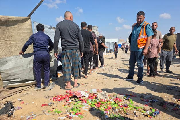 Palestinian Rescue Teams Inspect Site of Israeli Strike in Khan Younis Palestinian paramedics, civil defense crews and residents inspect the site of an Israeli airstrike that targeted a tent sheltering displaced people in the Mawasi area of Khan Younis in the southern Gaza Strip, on May 21, 2026. According to local sources, the strike wounded several displaced Palestinians, sparked a fire in the targeted tent and caused extensive damage to nearby tents. Photo by Tariq Mohammad APA Images Khan Yunis Gaza Strip Palestinian Territory 210526_Khan_Yunis_TM_02(5) Copyright: xapaimagesxTariqxMohammad xapaimagesx