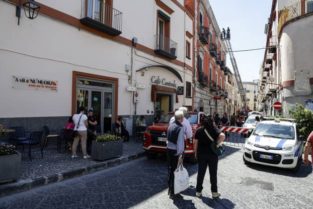 News - Bacoli, earthquake 4.4 Bacoli: following this morning s earthquake at 5.50am, there are no major issues in the town; only in Via Ercole has a cornice fallen from a building. Napoli Bacoli Italy Copyright: xAntonioxBalascox xLiveMediax LPN_2462556