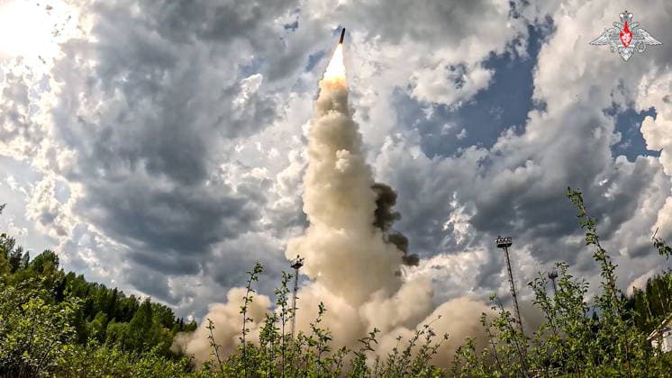 MAY 21, 2026: A RS-24 Yars missile system crew takes part in a nuclear exercise held by the Russian and Belarusian Armed Forces. Video grab. Best quality available  - ZUMAt113 20260521_zaa_t113_184 Copyright: xRussianxDefencexMinistryx