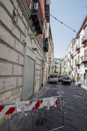 News - Bacoli, earthquake 4.4 Bacoli: following this morning s earthquake at 5.50am, there are no major issues in the town; only in Via Ercole has a cornice fallen from a building. Napoli Bacoli Italy Copyright: xAntonioxBalascox xLiveMediax LPN_2462564