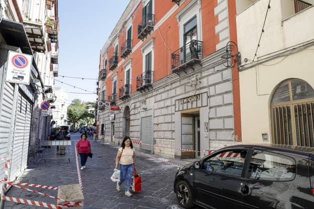 News - Bacoli, earthquake 4.4 Bacoli: following this morning s earthquake at 5.50am, there are no major issues in the town; only in Via Ercole has a cornice fallen from a building. Napoli Bacoli Italy Copyright: xAntonioxBalascox xLiveMediax LPN_2462567