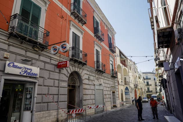 News - Bacoli, earthquake 4.4 Bacoli: following this morning s earthquake at 5.50am, there are no major issues in the town; only in Via Ercole has a cornice fallen from a building. Napoli Bacoli Italy Copyright: xAntonioxBalascox xLiveMediax LPN_2462570