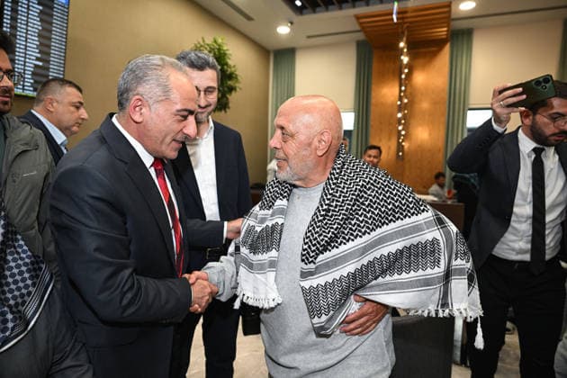 Detained Global Sumud aid flotilla activists arrive in Istanbul ISTANBUL, TURKIYE - MAY 21: Head of Hak-Is Trade Union Federation Mahmut Arslan (R) one of the activists from the Global Sumud Flotilla, who were detained by Israel in international waters, is welcomed at the Istanbul Airport s VIP Hall by their relatives and numerous officials in Istanbul, Turkiye on May 21, 2026. Three planes carrying activists from the Global Sumud humanitarian aid flotilla, detained earlier this week by Israel in international waters, arrived in Istanbul on Thursday. Three Turkish Airlines planes transporting the activists who were detained aboard the flotilla, which came under attack by the Israeli army in international waters while attempting to break the  Copyright: x2026xAnadoluxSaffetxAzakx