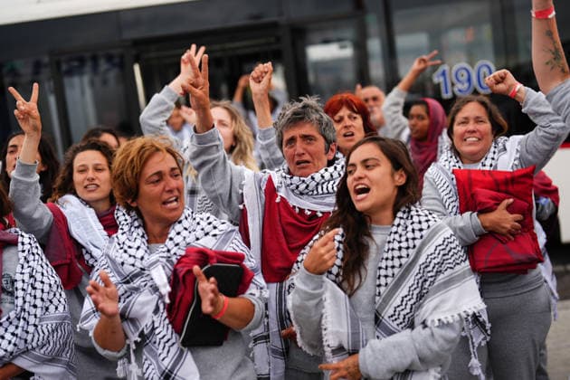 Detained Global Sumud aid flotilla activists arrive in Istanbul ISTANBUL, TURKIYE - MAY 21: Members of Global Sumud Flotilla, who were detained by Israel in international waters, arrive at Istanbul Airport with three Turkish Airlines (THY) planes in Istanbul, Turkiye on May 21, 2026. Three planes carrying activists from the Global Sumud humanitarian aid flotilla, detained earlier this week by Israel in international waters, arrived in Istanbul on Thursday. Three Turkish Airlines planes transporting the activists who were detained aboard the flotilla, which came under attack by the Israeli army in international waters while attempting to break the blockade on Gaza and deliver vital humanitarian aid, landed at Istanbul Airport. The activists  Copyright: x2026xAnadoluxHakanxAkgunx