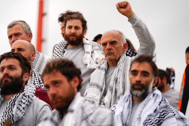 Detained Global Sumud aid flotilla activists arrive in Istanbul ISTANBUL, TURKIYE - MAY 21: Members of Global Sumud Flotilla, who were detained by Israel in international waters, arrive at Istanbul Airport with three Turkish Airlines (THY) planes in Istanbul, Turkiye on May 21, 2026. Three planes carrying activists from the Global Sumud humanitarian aid flotilla, detained earlier this week by Israel in international waters, arrived in Istanbul on Thursday. Three Turkish Airlines planes transporting the activists who were detained aboard the flotilla, which came under attack by the Israeli army in international waters while attempting to break the blockade on Gaza and deliver vital humanitarian aid, landed at Istanbul Airport. The activists  Copyright: x2026xAnadoluxHakanxAkgunx
