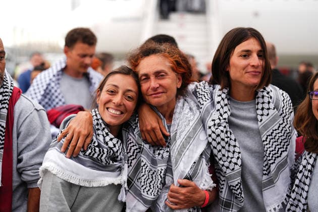 Detained Global Sumud aid flotilla activists arrive in Istanbul ISTANBUL, TURKIYE - MAY 21: Members of Global Sumud Flotilla, who were detained by Israel in international waters, arrive at Istanbul Airport with three Turkish Airlines (THY) planes in Istanbul, Turkiye on May 21, 2026. Three planes carrying activists from the Global Sumud humanitarian aid flotilla, detained earlier this week by Israel in international waters, arrived in Istanbul on Thursday. Three Turkish Airlines planes transporting the activists who were detained aboard the flotilla, which came under attack by the Israeli army in international waters while attempting to break the blockade on Gaza and deliver vital humanitarian aid, landed at Istanbul Airport. The activists  Copyright: x2026xAnadoluxHakanxAkgunx