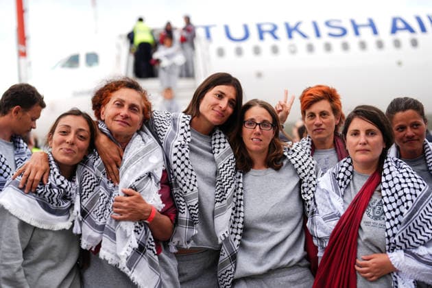 Detained Global Sumud aid flotilla activists arrive in Istanbul ISTANBUL, TURKIYE - MAY 21: Members of Global Sumud Flotilla, who were detained by Israel in international waters, arrive at Istanbul Airport with three Turkish Airlines (THY) planes in Istanbul, Turkiye on May 21, 2026. Three planes carrying activists from the Global Sumud humanitarian aid flotilla, detained earlier this week by Israel in international waters, arrived in Istanbul on Thursday. Three Turkish Airlines planes transporting the activists who were detained aboard the flotilla, which came under attack by the Israeli army in international waters while attempting to break the blockade on Gaza and deliver vital humanitarian aid, landed at Istanbul Airport. The activists  Copyright: x2026xAnadoluxHakanxAkgunx