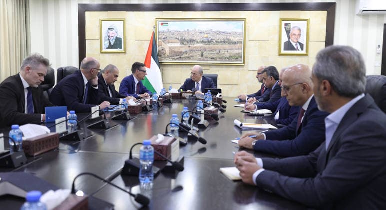 Palestinian Prime Minister Mohammad Mustafa met with World Bank Representative to Palestine Stefan Amblad, Palestinian Prime Minister Mohammad Mustafa met with World Bank Representative to Palestine Stefan Amblad, UN Resident Coordinator Ramiz Akbarov, and EU Representative Alexander Stutsmann, in the presence of Finance Minister Stephan Salameh, to discuss economic and humanitarian developments in the Palestinian territories. In Ramallah, West Bank, May 21, 2026. Photo by Prime Minister Office apaimages Ramallah West Bank Palestinian Territory 210526_Ramallah_PMO_01(2) Copyright: xapaimagesxPrimexMinisterxOfficex xapaimagesx