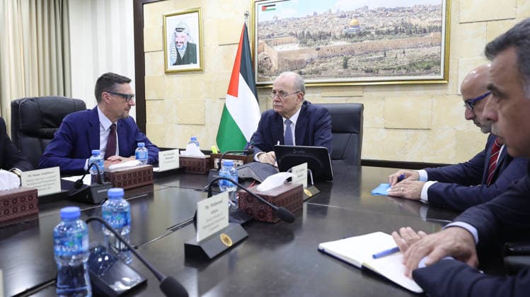 Palestinian Prime Minister Mohammad Mustafa met with World Bank Representative to Palestine Stefan Amblad, Palestinian Prime Minister Mohammad Mustafa met with World Bank Representative to Palestine Stefan Amblad, UN Resident Coordinator Ramiz Akbarov, and EU Representative Alexander Stutsmann, in the presence of Finance Minister Stephan Salameh, to discuss economic and humanitarian developments in the Palestinian territories. In Ramallah, West Bank, May 21, 2026. Photo by Prime Minister Office apaimages Ramallah West Bank Palestinian Territory 210526_Ramallah_PMO_01(3) Copyright: xapaimagesxPrimexMinisterxOfficex xapaimagesx