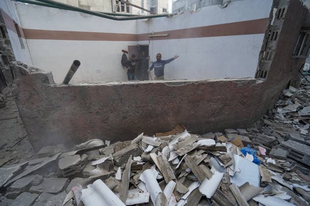 Aftermath Of Israeli Airstrike In Gaza, Palestine Palestinians inspect the rubble of the Ismail family home, destroyed in an Israeli airstrike at Al-Maghazi camp, in the central Gaza Strip, on May 21, 2026. Gaza Palestine  Copyright: xMajdixFathix originalFilename: fathi-notitle260521_npzfj.jpg