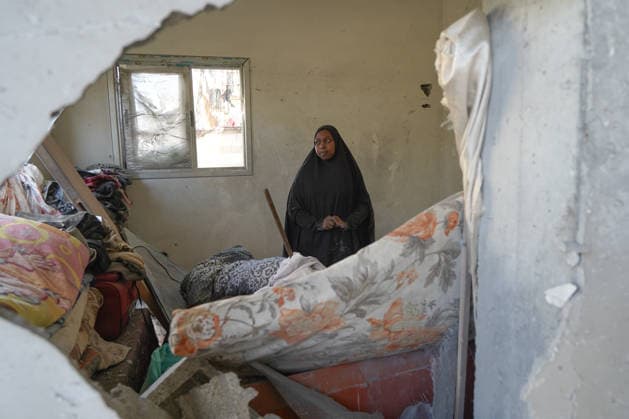 Aftermath Of Israeli Airstrike In Gaza, Palestine Palestinians inspect the rubble of the Ismail family home, destroyed in an Israeli airstrike at Al-Maghazi camp, in the central Gaza Strip, on May 21, 2026. Gaza Palestine  Copyright: xMajdixFathix originalFilename: fathi-notitle260521_npvxu.jpg