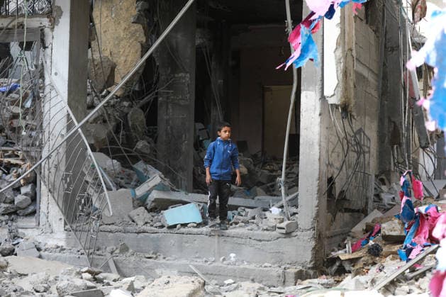 Aftermath Of Israeli Airstrike In Gaza, Palestine Palestinians inspect the rubble of the Ismail family home, destroyed in an Israeli airstrike at Al-Maghazi camp, in the central Gaza Strip, on May 21, 2026. Gaza Palestine  Copyright: xMajdixFathix originalFilename: fathi-notitle260521_npvUG.jpg