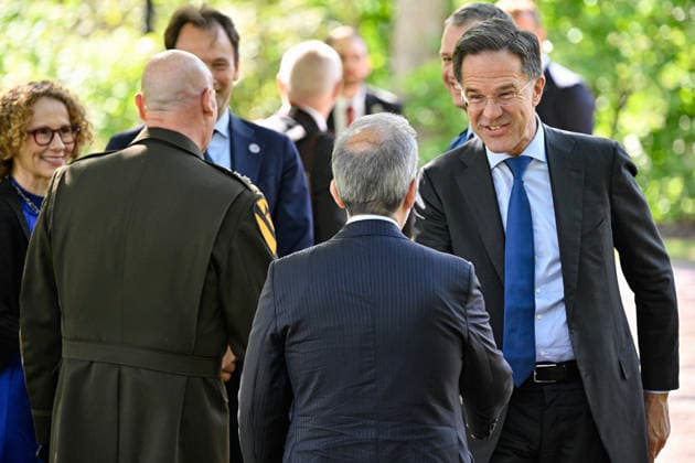 HELSINGBORG, SWEDEN 20260521 NATO Secretary General Mark Rutte greets guests arriving for dinner at Sofiero Castle in Helsingborg on Thursday evening during the NATO Foreign Ministers Meeting HELSINGBORG SWEDEN x50090x  Copyright: xJohanxNilsson TTx NATOS UTRIKESMINISTERMÖTE SOFIERO YCzxplESQ2U