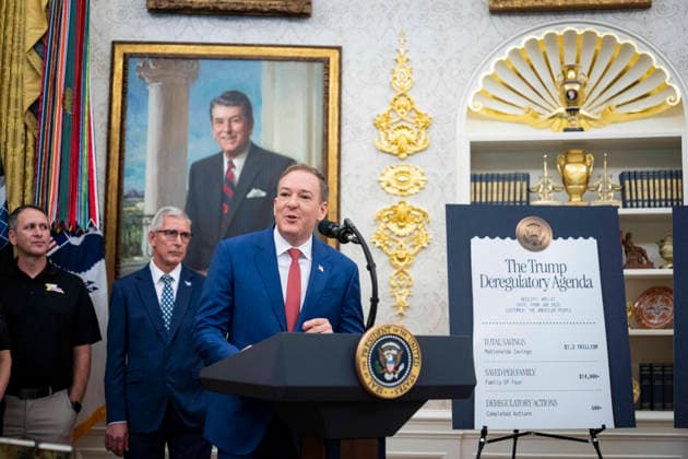 The White House WASHINGTON, DC - MAY 21: Environmental Protection Agency (EPA) Administrator Lee Zeldin speaks at an event with U.S. President Donald Trump on May 21, 2026 in the Oval Office at the White House in Washington, D.C. Trump said he would rescind Biden-era regulations on refrigerators and air conditioners. (Photo by Al Drago for The Washington Post) Washington DC United States  Copyright: xPool ABACAx
