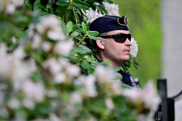 Police in the garden of Sofiero Castle, where a dinner with the Swedish royal couple and NATO Foreign Ministers is being held in connection with the NATO foreign ministers meeting, in Helsingborg, Sweden, on Thursday May 21 2026 HELSINGBORG SWEDEN x50090x  Copyright: xJohanxNilsson TTx NATO FOREIGN MINISTERS MEETING SOFIERO 8Oh4HhHsxc0