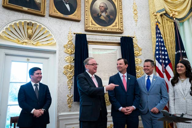 The White House WASHINGTON, DC - MAY 21: Kevin Hassett, director of the National Economic Council, second from left, speaks at an event with U.S. President Donald Trump on May 21, 2026 in the Oval Office at the White House in Washington, D.C. Trump said he would rescind Biden-era regulations on refrigerators and air conditioners. (Photo by Al Drago for The Washington Post ABACAPRESS.COM) Washington DC United States  Copyright: xPool ABACAx