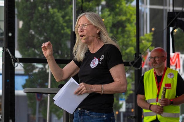 Bavaria-wide ver di trade strike starts with rally and demonstration, Nuremberg, 21 05 2026 Silke Zimmer, Head of the Trade Department and member of the ver di Federal Executive Board, speaks at a lectern Nuremberg Bavaria Germany 20260521-1V9A8624-M4000