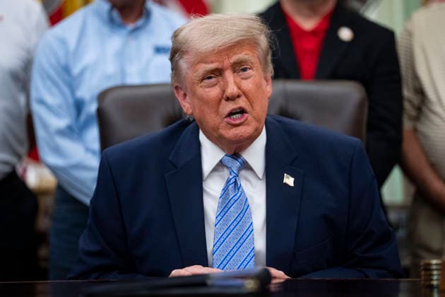 WASHINGTON, DC - MAY 21: U.S. President Donald Trump speaks at an event with Environmental Protection Agency (EPA) Administrator Lee Zeldin on May 21, 2026 in the Oval Office at the White House in Washington, D.C. Trump said he would rescind Biden-era regulations on refrigerators and air conditioners. Copyright: xAlxDragox xPoolxviaxCNPx MediaPunchx
