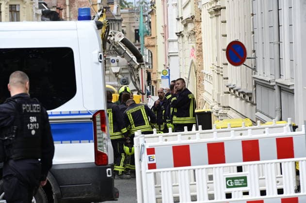 View of the police cordon Photo taken from James von Moltke Strasse in Görlitz An inhabited house collapsed here in the early evening of 18 5 2026 Around two days after the house collapsed in the east German town, the body of a woman was found in the rubble Görlitz, 21 05 2026 Copyright: xMatthiasxWehnertx