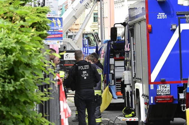 View of the police cordon Photo taken from James von Moltke Strasse in Görlitz An inhabited house collapsed here in the early evening of 18 5 2026 Around two days after the house collapsed in the east German town, the body of a woman was found in the rubble Görlitz, 21 05 2026 Copyright: xMatthiasxWehnertx