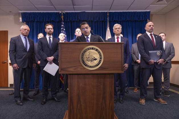 Federal authorities address Medicaid fraud charges in Minneapolis MINNESOTA, UNITED STATES - MAY 21: Attorney Daniel Rosen for the District of Minnesota speaks to the media about alleged Medicaid fraud and charges that were brought up on 15 individuals at the Federal Courthouse in Minneapolis, Minnesota, United States, on May 21, 2026. Christopher Juhn Anadolu Minnesota United States. Editorial use only. Please get in touch for any other usage.  Copyright: x2026xAnadoluxChristopherxJuhnx