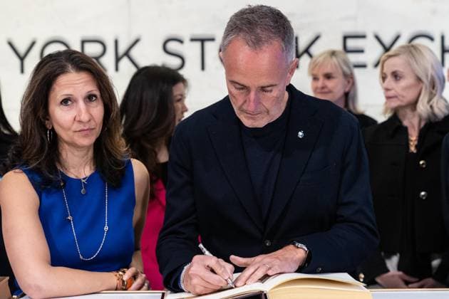 May 21, 2026, New York, New York, USA: Robin Vince, Chief Executive Officer of Bank Of New York Mellon signs guest book as he rings Closing Bell of the New York Stock Exchange (NYSE) in New York, NY on May 21, 2026. New York USA  - ZUMAr339 20260521_znp_r339_034 Copyright: xLevxRadinx