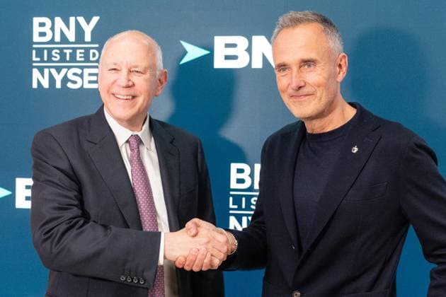 May 21, 2026, New York, New York, USA: Robin Vince, Chief Executive Officer of Bank Of New York Mellon poses with Jeff Sprechter, Chairman and CEO of Intercontinental Exchange before ringing Closing Bell of the New York Stock Exchange (NYSE) in New York, NY on May 21, 2026. New York USA - ZUMAr339 20260521_znp_r339_052 Copyright: xLevxRadinx