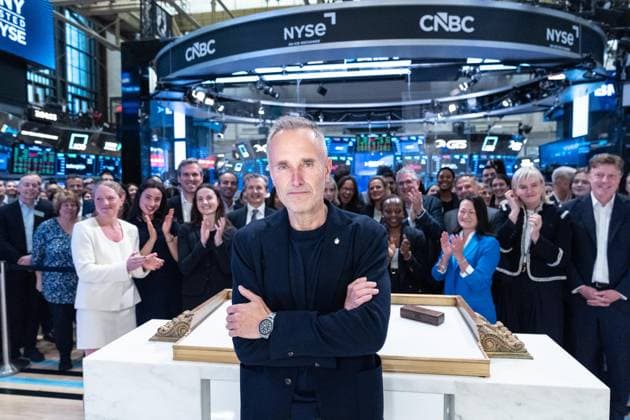 May 21, 2026, New York, New York, USA: Robin Vince, Chief Executive Officer of Bank Of New York Mellon poses with colleagues as he rings Closing Bell of the New York Stock Exchange (NYSE) in New York, NY on May 21, 2026. New York USA - ZUMAr339 20260521_znp_r339_044 Copyright: xLevxRadinx