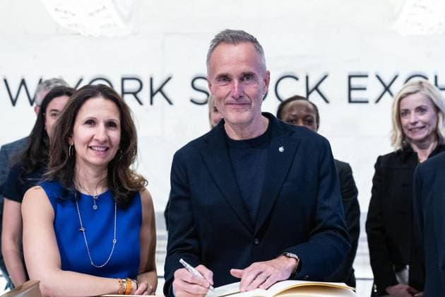 May 21, 2026, New York, New York, USA: Robin Vince, Chief Executive Officer of Bank Of New York Mellon signs guest book as he rings Closing Bell of the New York Stock Exchange (NYSE) in New York, NY on May 21, 2026. New York USA - ZUMAr339 20260521_znp_r339_035 Copyright: xLevxRadinx