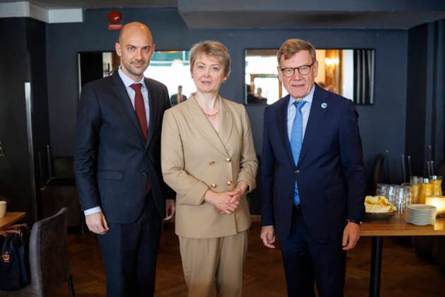 Johann Wadephul CDU , Federal Foreign Minister, at the NATO Foreign Ministers Meeting in Helsingborg Here with the Foreign Minister of Great Britain, Yvette Cooper, and the Foreign Minister of France, Jean Noel Barrot, L 22 05 2026 Photographed on behalf of the Federal Foreign Office Helsingborg Sweden Copyright: xThomasxImo AAx