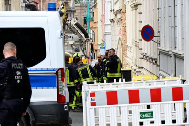 View of the police cordon Photo taken from James von Moltke Strasse in Görlitz An inhabited house collapsed here in the early evening of 18 5 2026 Around two days after the house collapsed in the east German city, the body of a woman was found in the rubble Görlitz, 21 05 2026 Foto:xM.xWehnertx xFuturexImagex expolsion_6577