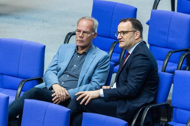 81 Session of the German Bundestag on 22 05 2026 in the plenary chamber of the Reichstag building in Berlin Matthias Miersch parliamentary group leader Social Democratic Party of Germany SPD , left Jens Spahn parliamentary group leader CDU CSU parliamentary group , right xJRx