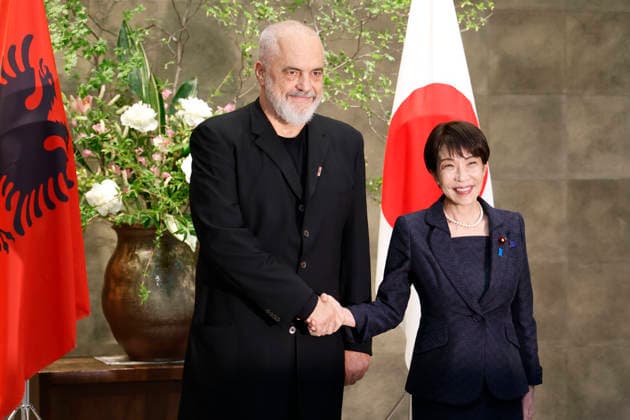News Bilder des Tages May 22, 2026, Tokyo, Japan: (L to R) Albanian Prime Minister Edi Rama meets with Japanese Prime Minister Sanae Takaichi at the prime minister s official residence in Tokyo. Prime Minister Rama is currently in Japan on an official working visit. Tokyo Japan  - ZUMAm191 20260522_aap_m191_006 Copyright: xRodrigoxReyesxMarinx