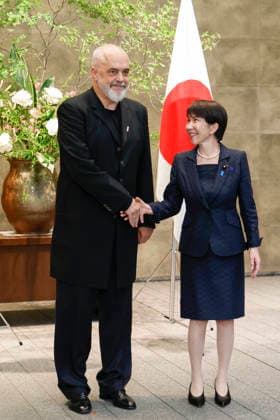 May 22, 2026, Tokyo, Japan: (L to R) Albanian Prime Minister Edi Rama meets with Japanese Prime Minister Sanae Takaichi at the prime minister s official residence in Tokyo. Prime Minister Rama is currently in Japan on an official working visit. Tokyo Japan - ZUMAm191 20260522_aap_m191_005 Copyright: xRodrigoxReyesxMarinx