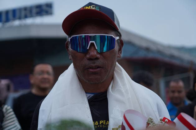 May 22, 2026, Kathmandu, Bagmati, Nepal: Fans and relatives welcome Kami Rita Sherpa, who recently made a world record by climbing Everest for the highest 32 times, in Kathmandu, Nepal on May 22, 2026. Kathmandu Nepal - ZUMAd164 20260522_zip_d164_017 Copyright: xAryanxDhimalx