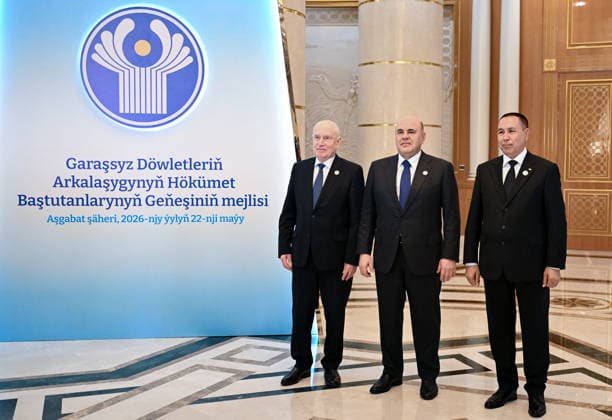 TURKMENISTAN, ASHGABAT - MAY 22, 2026: Sergei Lebedev, CIS (Commonwealth of Independent States) Secretary General, Mikhail Mishustin, Prime Minister of Russia, and Hojamyrat Geldimyradow (L-R), Deputy Chairman of the Cabinet of Ministers of Turkmenistan, pose during a group photo op for a meeting of the CIS (Commonwealth of Independent States) Council of the Heads of Government at the Garagum Hotel and Business Centre. Alexander Miridonov POOL TASS  92870025