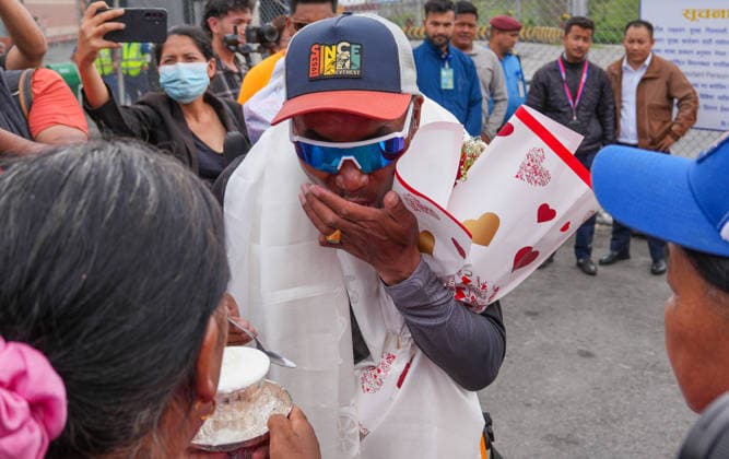 Nepalese climber Kami Rita Sherpa extends world record with 32nd Mount Everest climb KATHMANDU, NEPAL-MAY 22: Friends and family members welcome Kami Rita Sherpa, 56, upon his arrival at the airport in Kathmandu, Nepal, on May 22, 2026, after the veteran mountaineer and guide set a new record by successfully summiting Mount Everest for the 32nd time. Sunil Pradhan Anadolu Kathmandu Nepal. Editorial use only. Please get in touch for any other usage.  Copyright: x2026xAnadoluxSunilxPradhanx
