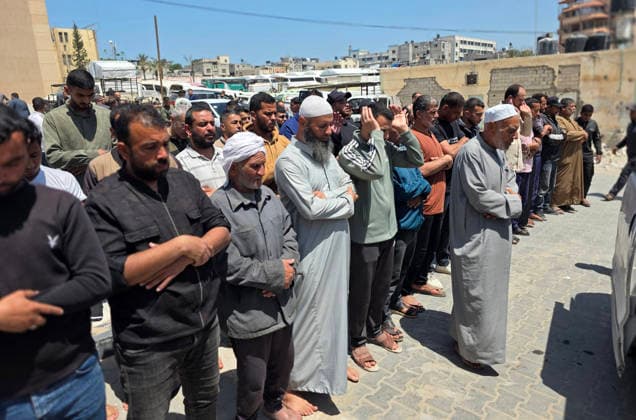 Palestinians Mourn Shepherd Killed Near Khan Younis Palestinians mourn the body of Raafat Breika, 42, who was killed by Israeli army fire while herding sheep near the Yellow Line south of Khan Younis in the southern Gaza Strip, on May 22, 2026. Photo by Tariq Mohammad APA Images Khan Yunis Gaza Strip Palestinian Territory 220526_Khan_Yunis_TM_00(14) Copyright: xapaimagesxTariqxMohammad xapaimagesx