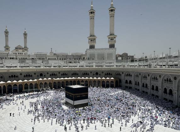 Prospective pilgrims perform the last Friday prayer before Eid al-Adha in Mecca MECCA, SAUDI ARABIA - MAY 22: Muslim pilgrims from various countries around the world who come to perform the Hajj, circumambulate the Masjid al-Haram ahead of the last Friday prayer before Eid al-Adha in Mecca, Saudi Arabia on May 22, 2026. Ali Atmaca Anadolu Mecca Saudi Arabia. Editorial use only. Please get in touch for any other usage.  Copyright: x2026xAnadoluxAlixAtmacax