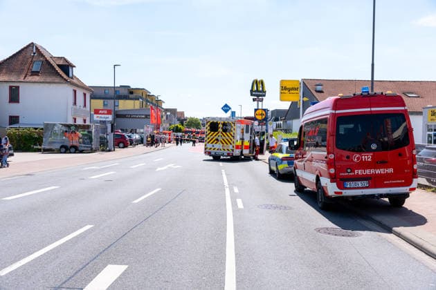 Serious traffic accident in Bad Vilbel On the afternoon of 22 May 2026, a serious traffic accident occurred in Bad Vilbel According to initial reports, a BMW coming from Dortelweil drove through a red light at excessive speed and then collided with a truck The occupant of the BMW died at the scene The road is still closed for h
