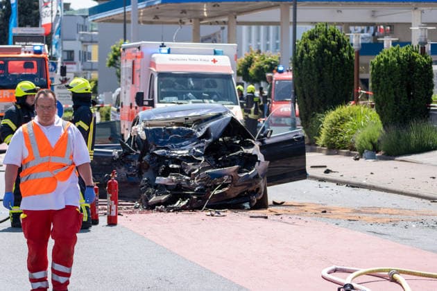 Serious traffic accident in Bad Vilbel On the afternoon of 22 May 2026, a serious traffic accident occurred in Bad Vilbel According to initial reports, a BMW coming from Dortelweil drove through a red light at excessive speed and then collided with a truck The occupant of the BMW died on the scene The road is still closed for h