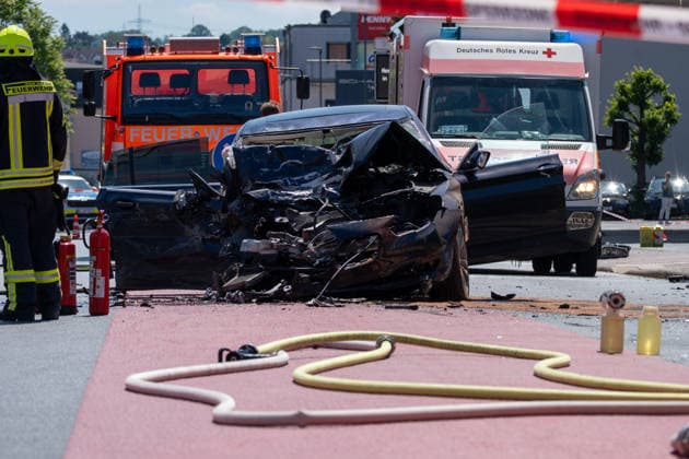 Serious traffic accident in Bad Vilbel On the afternoon of 22 May 2026, a serious traffic accident occurred in Bad Vilbel According to initial reports, a BMW coming from Dortelweil drove through a red light at excessive speed and then collided with a truck The occupant of the BMW died on the scene The road is still closed for h