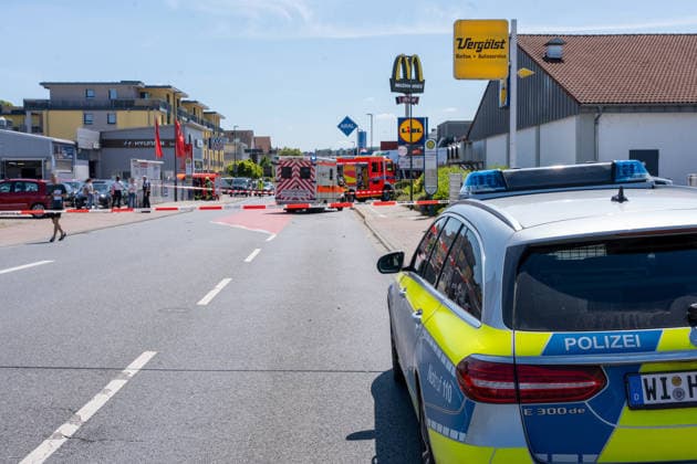 Serious traffic accident in Bad Vilbel On the afternoon of 22 May 2026, a serious traffic accident occurred in Bad Vilbel According to initial reports, a BMW coming from Dortelweil drove through a red light at excessive speed and then collided with a truck The occupant of the BMW died on the scene The road is still closed for h