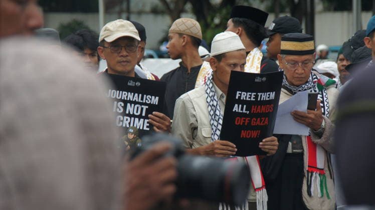 May 22, 2026, Jakarta, Jakarta, Indonesia: Members of the Aqsa Working Group (AWG) humanitarian alliance staged the Friday for Palestine rally in front of the United States Embassy in Jakarta on Friday (May 22, 2026). During the demonstration, participants carried posters highlighting the alleged abduction of humanitarian activists by Israeli Zionist forces as a form of protest against the detention of international volunteers on a mission to Gaza, Palestine...AWG expressed gratitude and appreciation for the release of all Indonesian delegates and activists involved in the Global Sumud Flotilla (GSF) 2.0 mission, who had previously been detained by Israeli authorities while carrying out a humanitarian mission aimed at delivering aid to the - ZUMAp146 20260522_zap_p146_002 Copyright: xDennyxPohanx