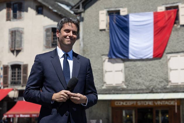 News Bilder des Tages Gabriel Attal Announces his candidacy for the presidential elections - Mur-de-Barrez General Secretary of French centrist party Renaissance Gabriel Attal delivers a speech during a visit to the village of Mur-de-Barrez in the Aveyron department, southwestern France on May 22, 2026. Former prime minister Gabriel Attal said on May 22, 2026 he was running for president next year. Photo by Raphael Lafargue ABACAPRESS.COM Mur-de-Barrez France  Copyright: xLafarguexRaphael ABACAx