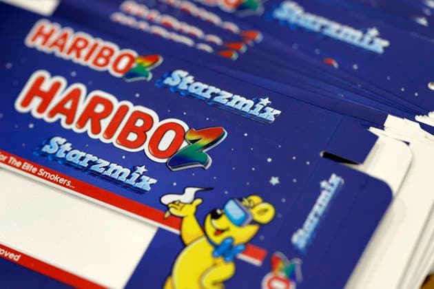 Customs officers show seized counterfeit Haribo packaging for gummy bears with THC at the annual press conference of the Cologne Main Customs Office Numerous exhibits from the areas of product counterfeiting, product safety and species protection as well as curious drug stashes are presented on site Cologne, 22 05 2026 NRW Germany Copyright: xChristophxHardtx